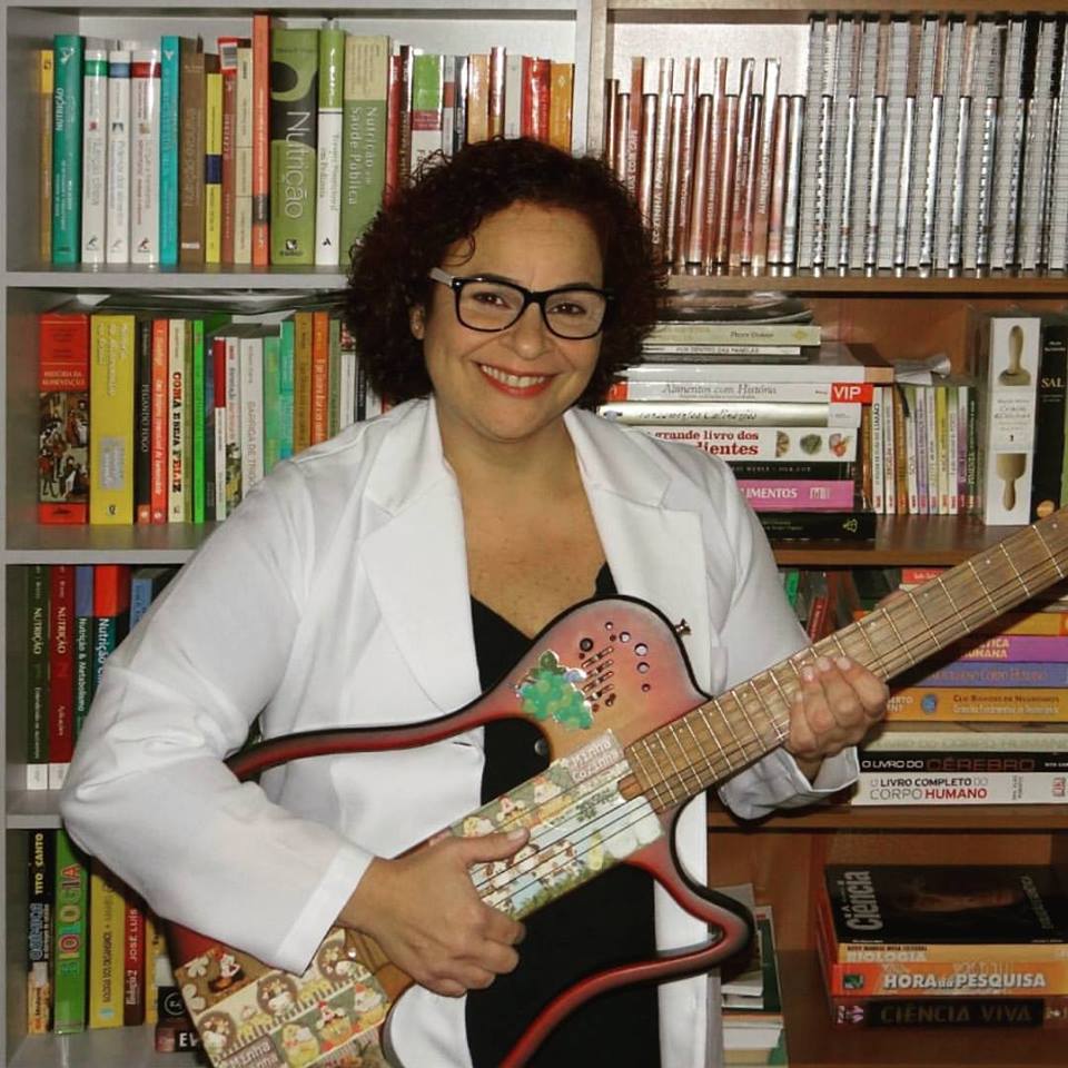 A cantora e nutricionista Tânia Bicalho criou a MPN - Música Popular Nutritiva